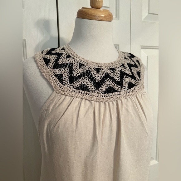 NWT Zara Crocheted Neckline Sleeveless Blouse Cream & Black Size Medium - Picture 2 of 7